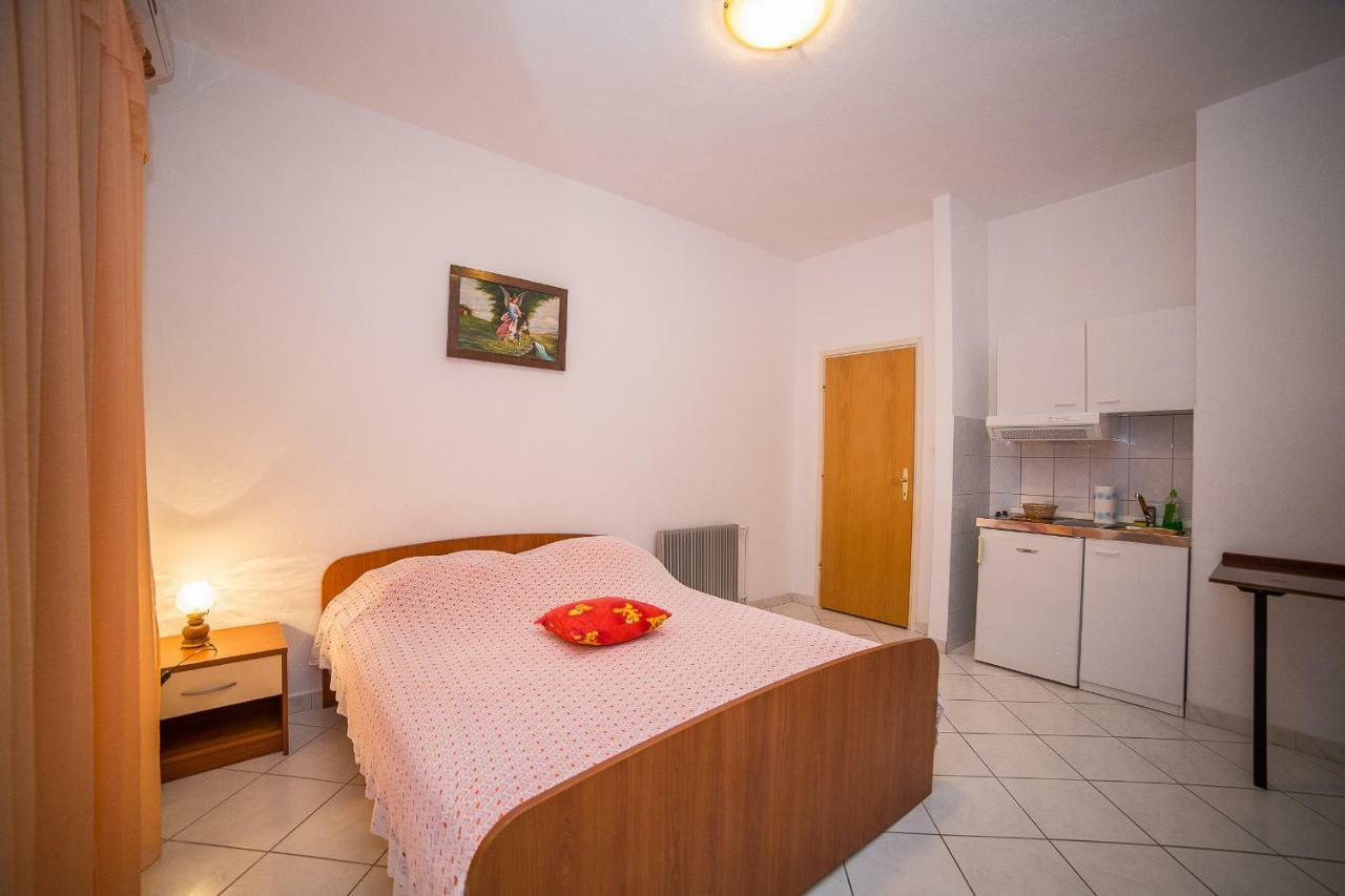 Apartmani Ina Povlja  Eksteriør bilde